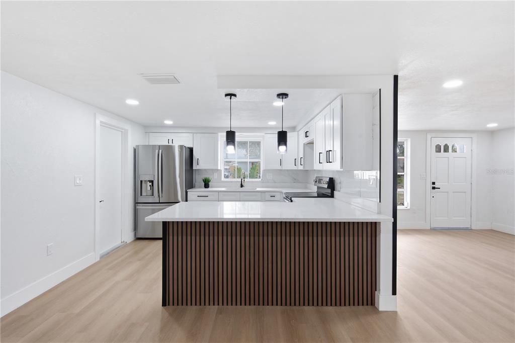 На продажу: $339,900 (3 спален, 2 ванн, 1350 Квадратных фут)