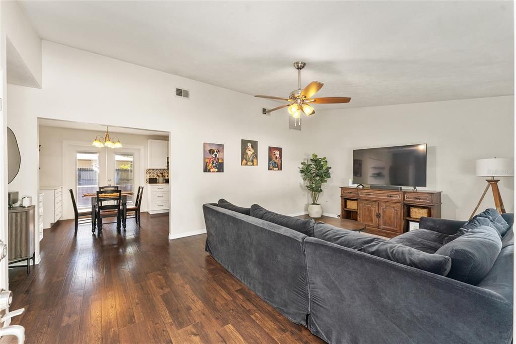 For Sale: $298,000 (3 beds, 2 baths, 1202 Square Feet)
