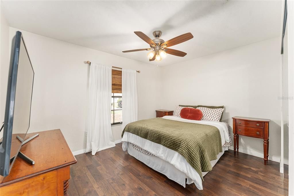 For Sale: $298,000 (3 beds, 2 baths, 1202 Square Feet)