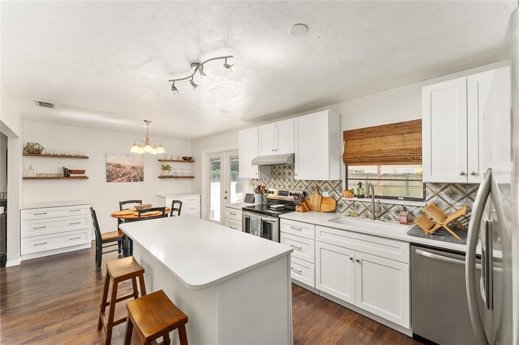 For Sale: $298,000 (3 beds, 2 baths, 1202 Square Feet)