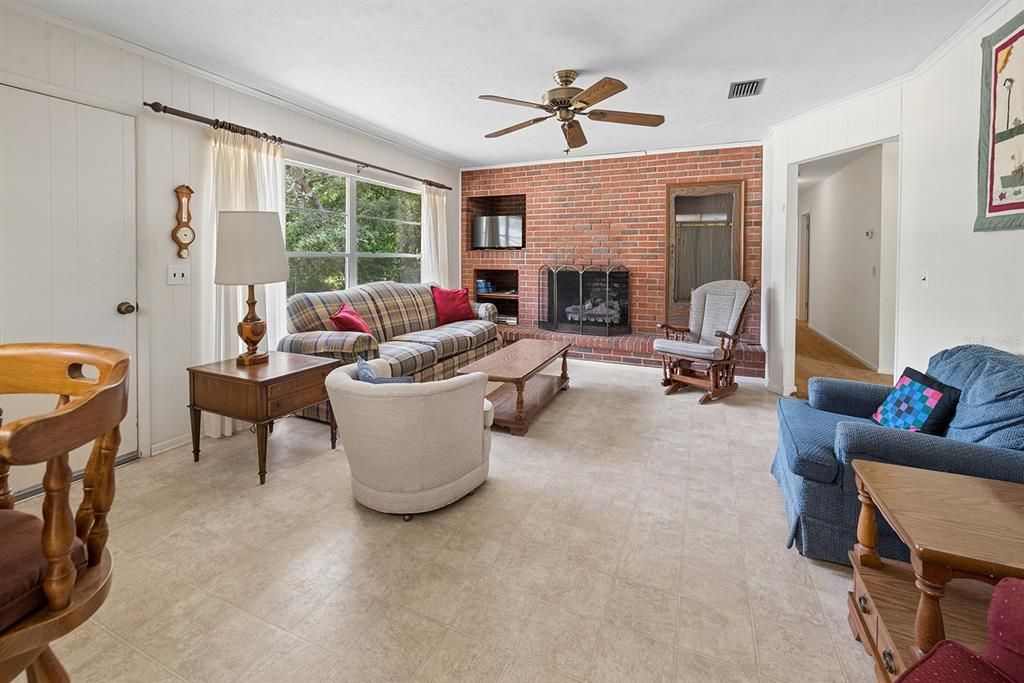 For Sale: $445,000 (4 beds, 3 baths, 2423 Square Feet)