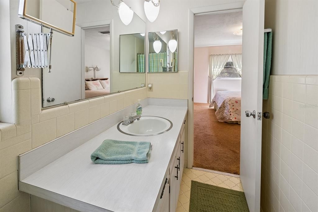 For Sale: $445,000 (4 beds, 3 baths, 2423 Square Feet)