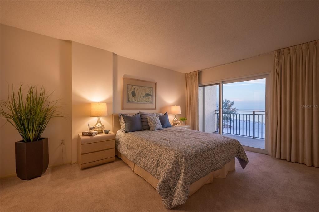 Activo con contrato: $999,000 (2 camas, 2 baños, 1282 Pies cuadrados)