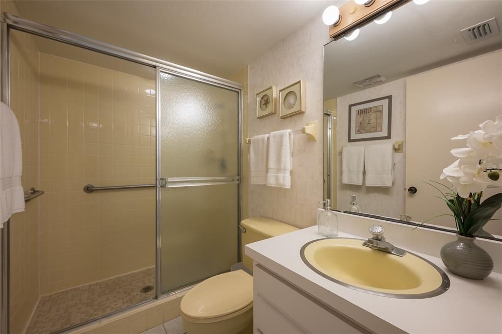 Activo con contrato: $999,000 (2 camas, 2 baños, 1282 Pies cuadrados)