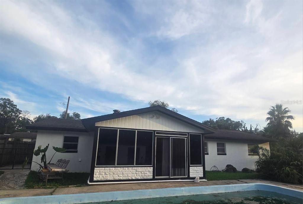 For Sale: $189,900 (3 beds, 2 baths, 1530 Square Feet)