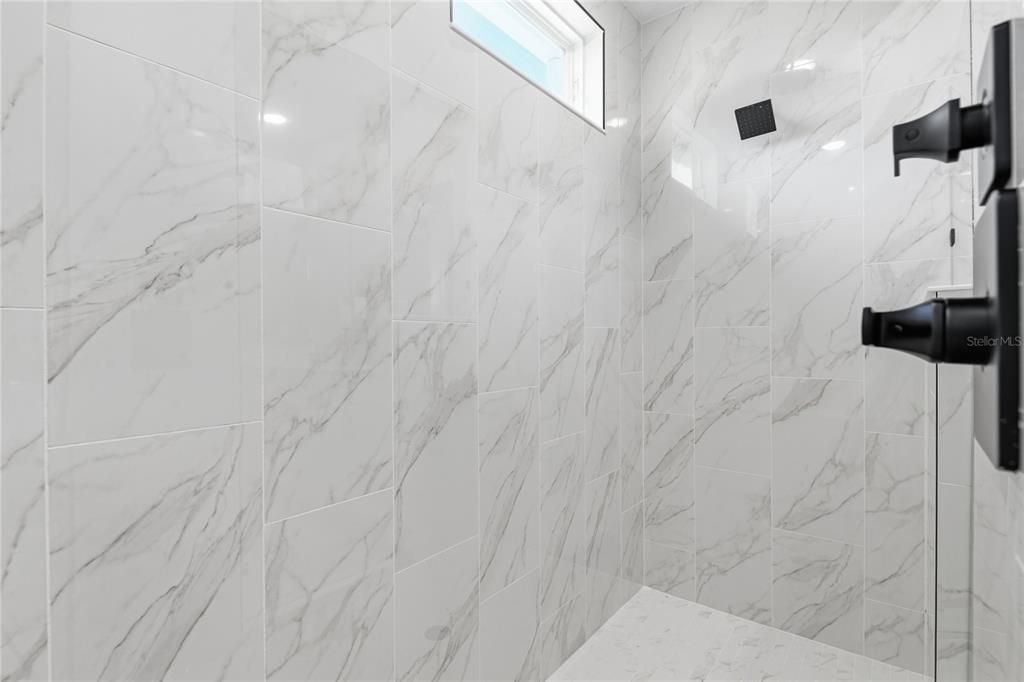 На продажу: $358,997 (5 спален, 3 ванн, 2200 Квадратных фут)