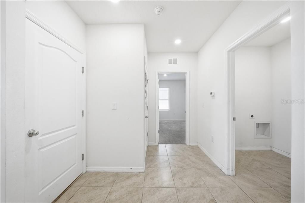 На продажу: $318,995 (4 спален, 2 ванн, 1867 Квадратных фут)