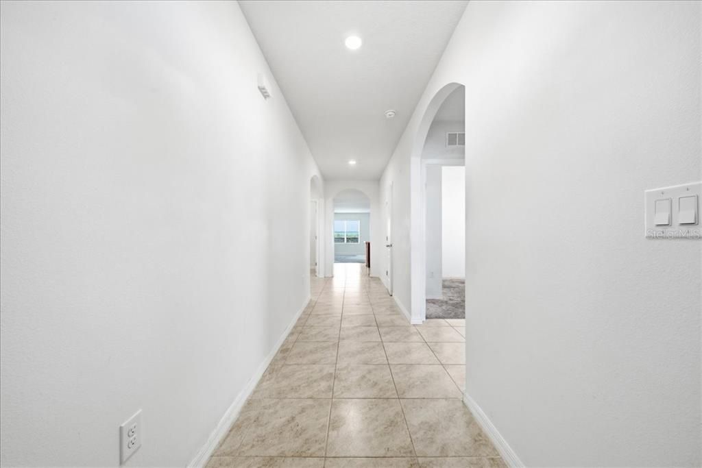 На продажу: $318,995 (4 спален, 2 ванн, 1867 Квадратных фут)