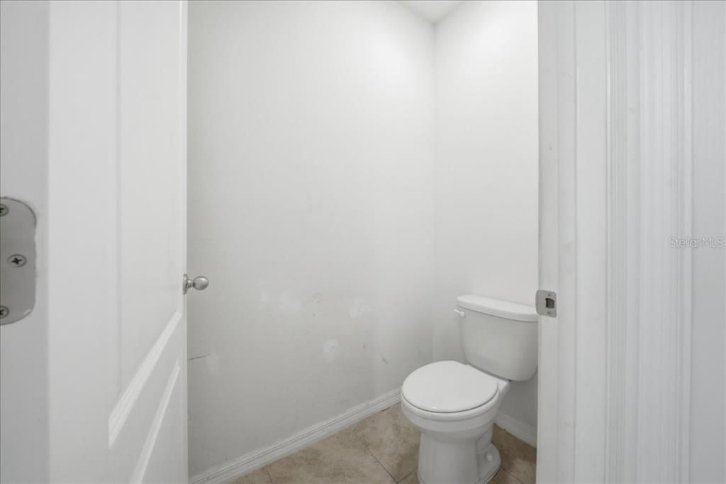 На продажу: $318,995 (4 спален, 2 ванн, 1867 Квадратных фут)