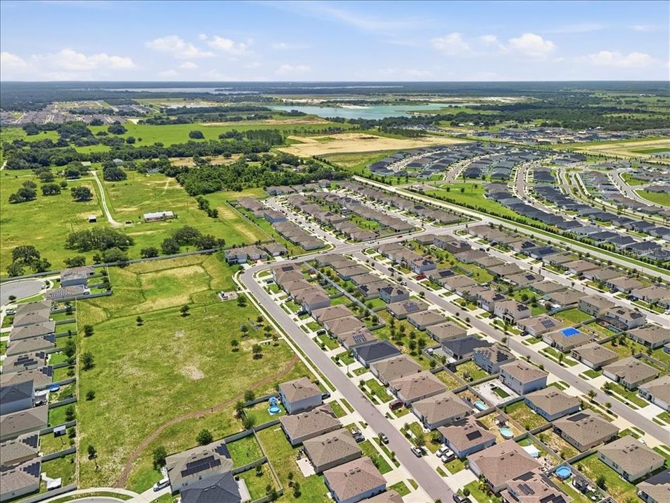На продажу: $318,995 (4 спален, 2 ванн, 1867 Квадратных фут)