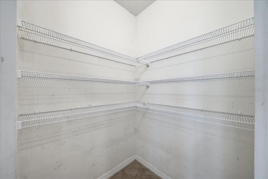 На продажу: $318,995 (4 спален, 2 ванн, 1867 Квадратных фут)