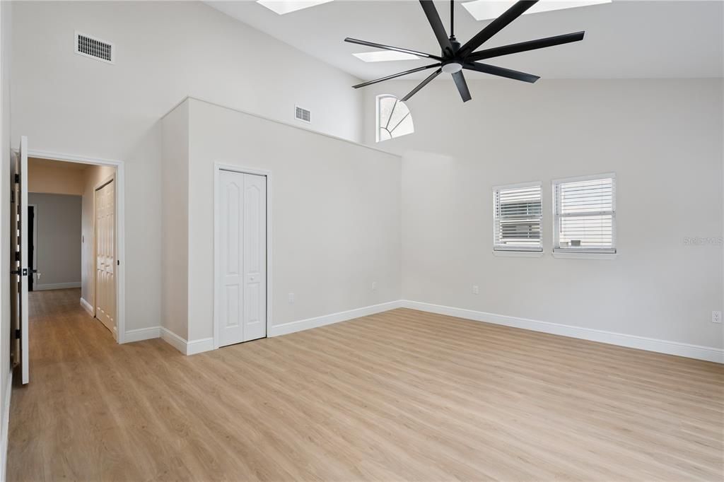 待售: $535,000 (4 贝兹, 2 浴室, 1804 平方英尺)