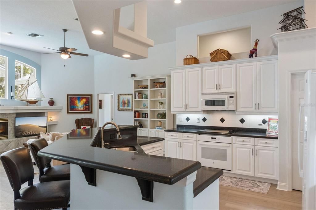 En Venta: $799,999 (4 camas, 3 baños, 2724 Pies cuadrados)