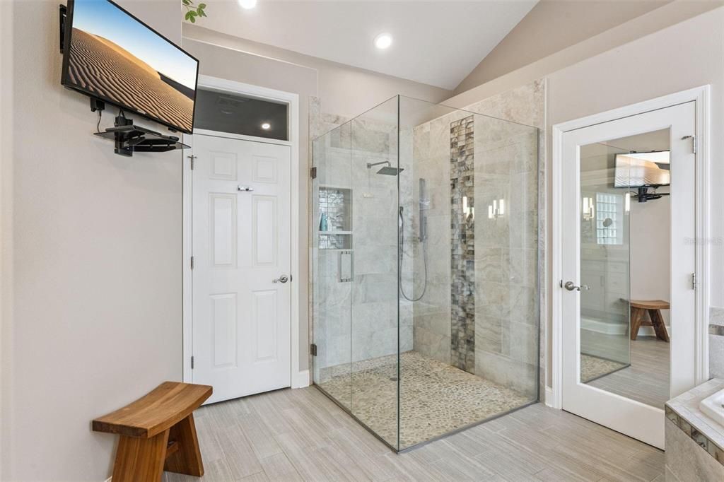 En Venta: $799,999 (4 camas, 3 baños, 2724 Pies cuadrados)