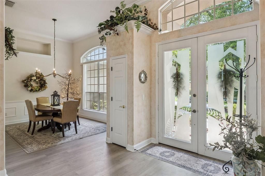 En Venta: $799,999 (4 camas, 3 baños, 2724 Pies cuadrados)