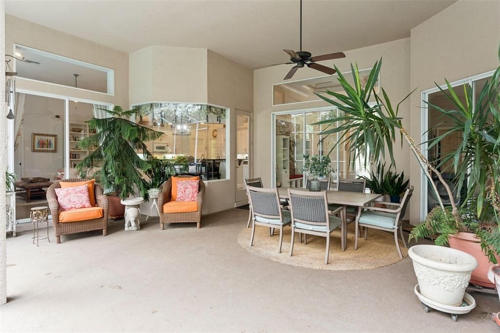 En Venta: $799,999 (4 camas, 3 baños, 2724 Pies cuadrados)