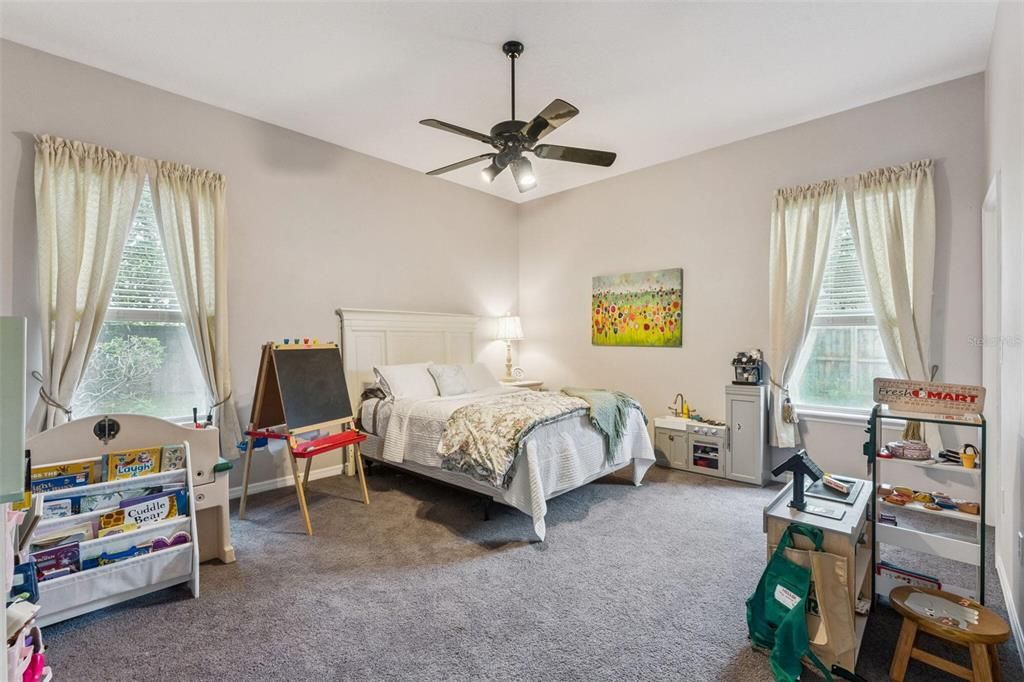 En Venta: $799,999 (4 camas, 3 baños, 2724 Pies cuadrados)