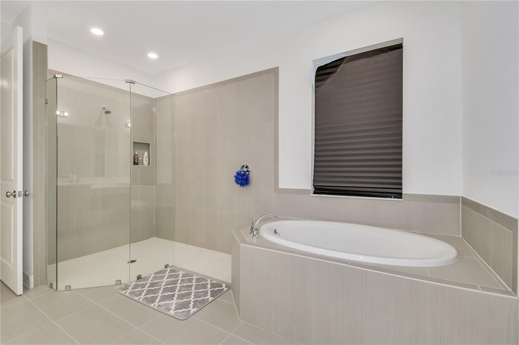 For Sale: $625,000 (4 beds, 4 baths, 2890 Square Feet)