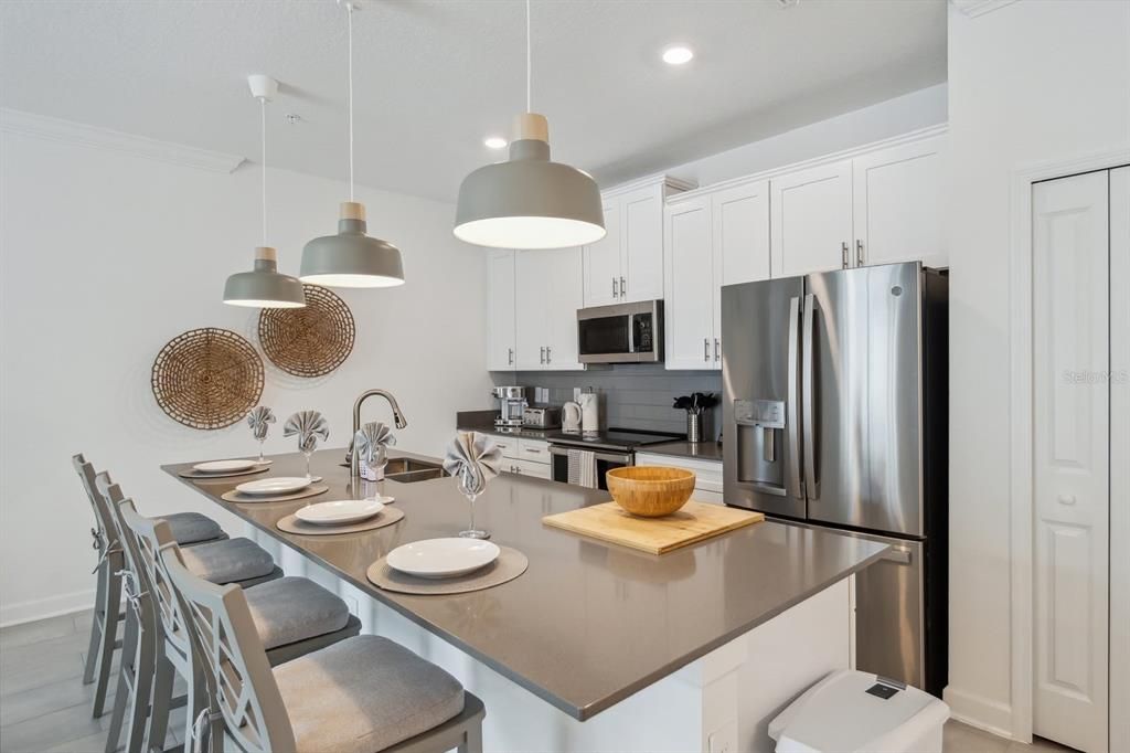 For Rent: $3,490 (4 beds, 3 baths, 1902 Square Feet)