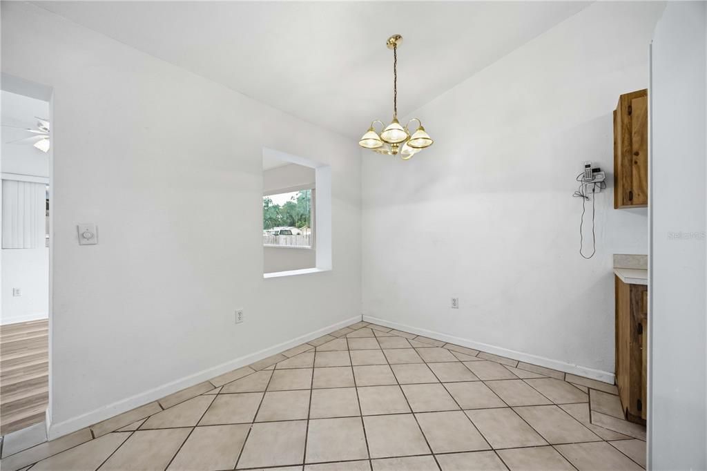 For Sale: $299,900 (4 beds, 2 baths, 1527 Square Feet)