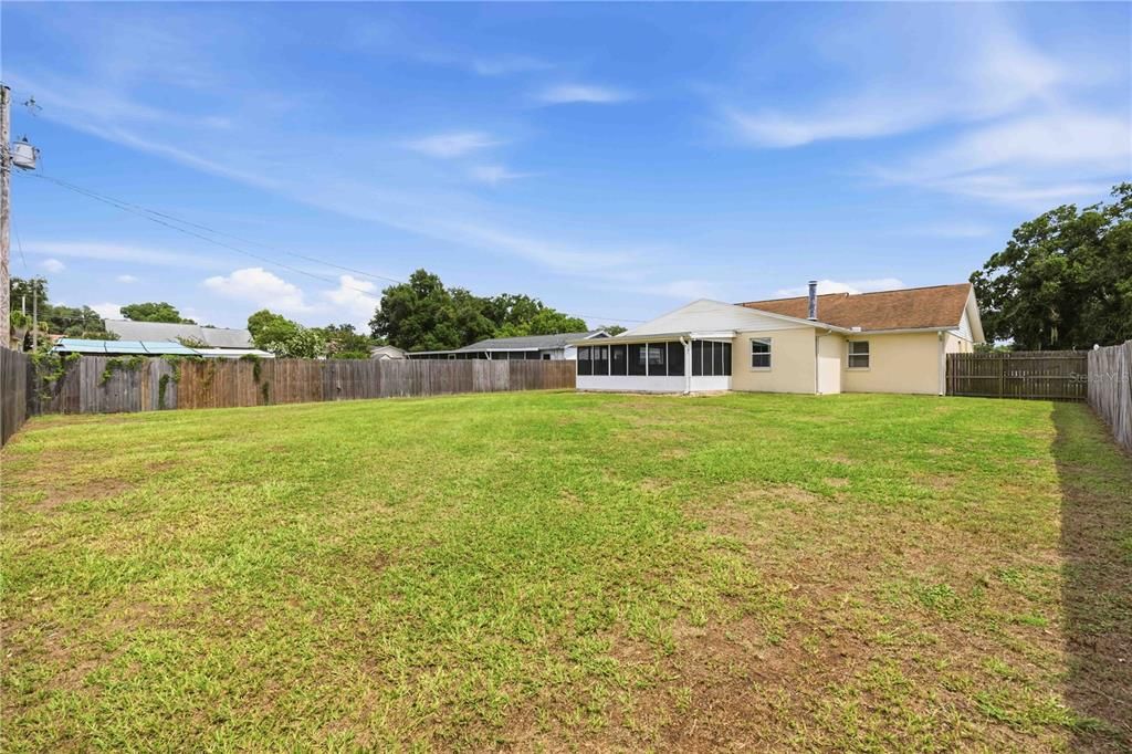 For Sale: $299,900 (4 beds, 2 baths, 1527 Square Feet)