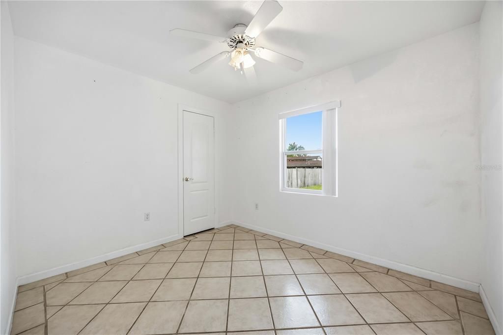 For Sale: $299,900 (4 beds, 2 baths, 1527 Square Feet)