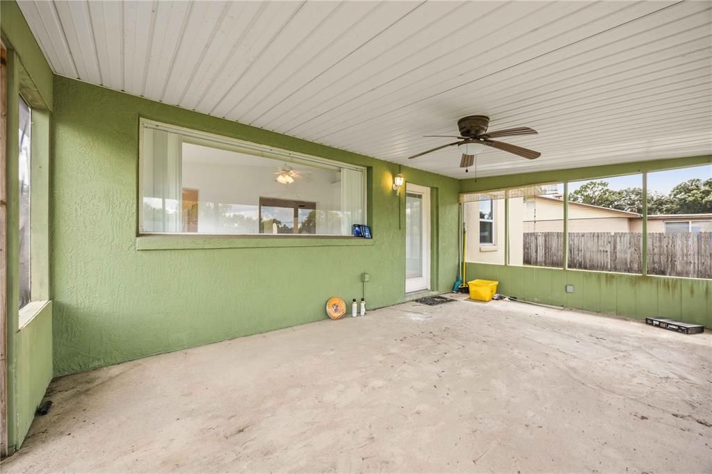 For Sale: $299,900 (4 beds, 2 baths, 1527 Square Feet)