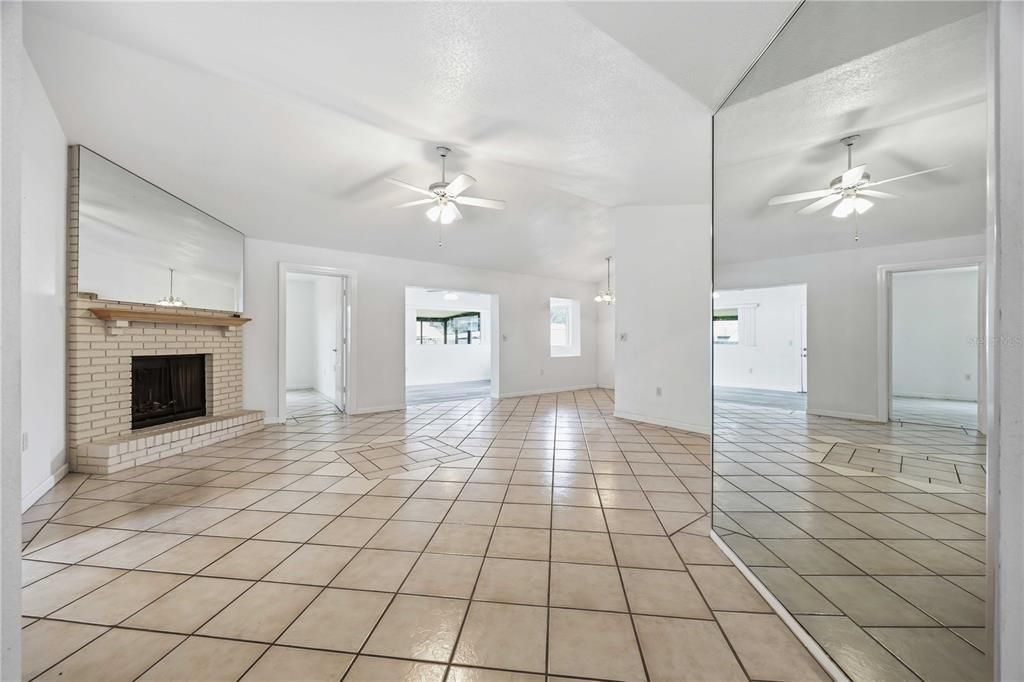 For Sale: $299,900 (4 beds, 2 baths, 1527 Square Feet)
