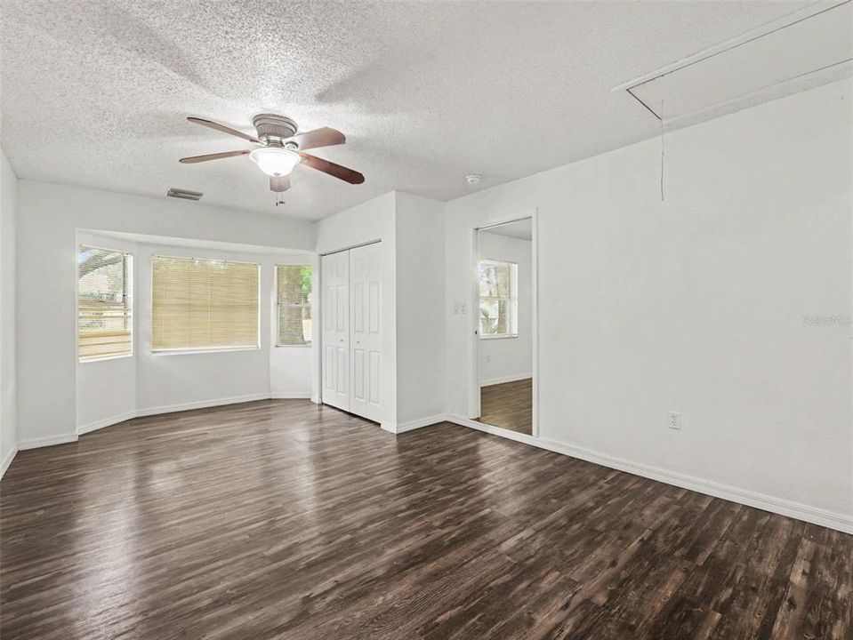 For Sale: $274,900 (4 beds, 2 baths, 1358 Square Feet)