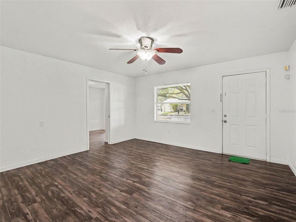 For Sale: $274,900 (4 beds, 2 baths, 1358 Square Feet)