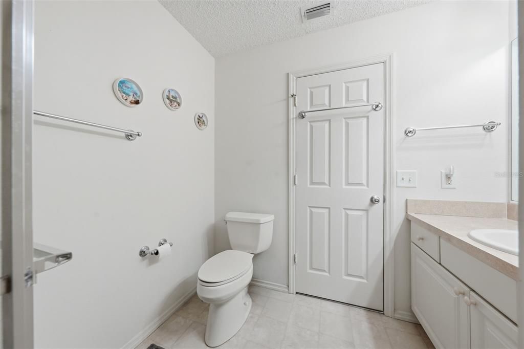 For Sale: $269,500 (2 beds, 2 baths, 1156 Square Feet)