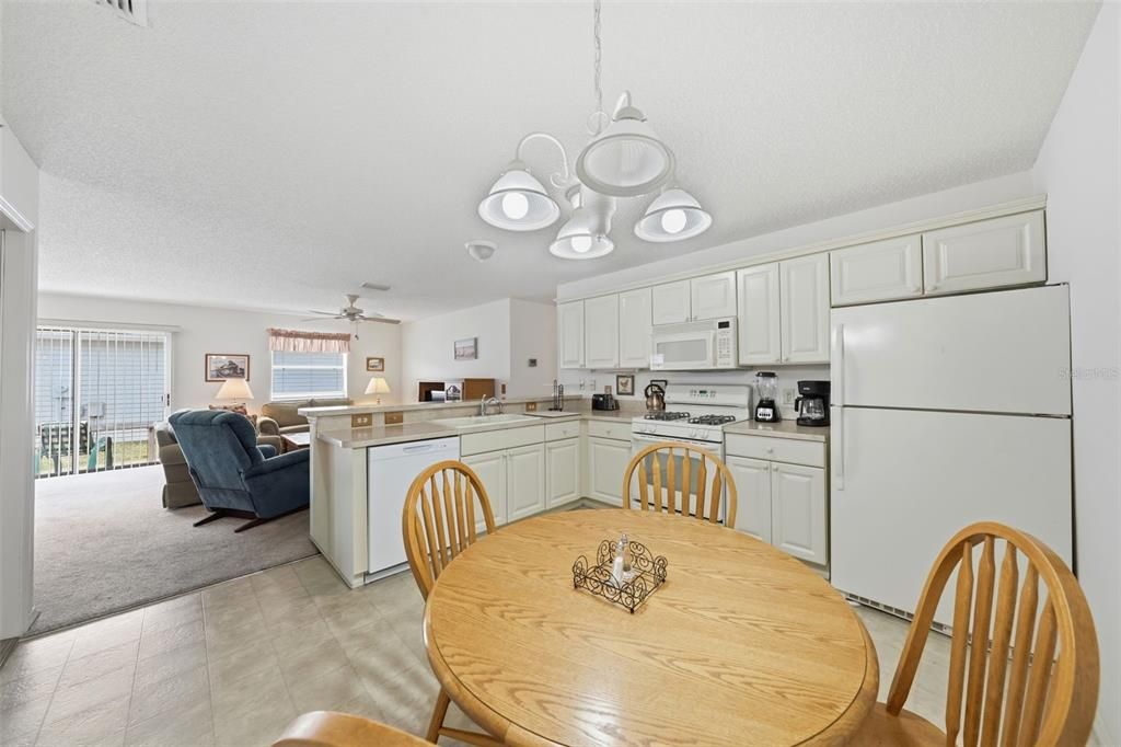 For Sale: $269,500 (2 beds, 2 baths, 1156 Square Feet)