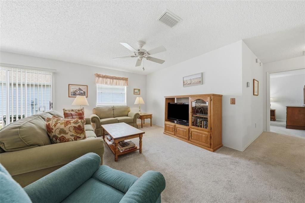 For Sale: $269,500 (2 beds, 2 baths, 1156 Square Feet)