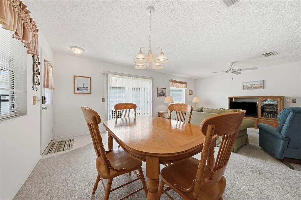 For Sale: $269,500 (2 beds, 2 baths, 1156 Square Feet)