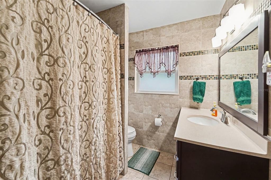 На продажу: $364,900 (2 спален, 1 ванн, 1080 Квадратных фут)