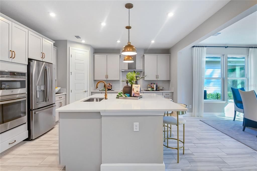 En Venta: $403,755 (3 camas, 3 baños, 2416 Pies cuadrados)