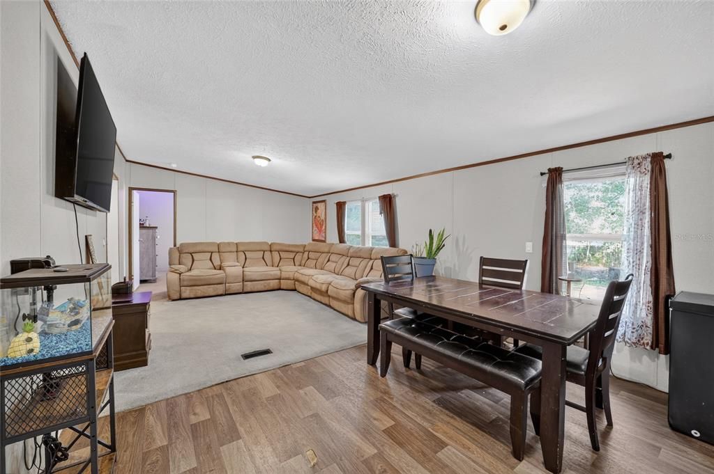 На продажу: $214,900 (4 спален, 2 ванн, 1768 Квадратных фут)
