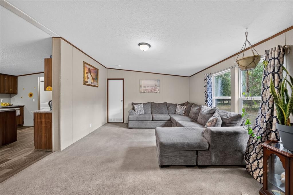 На продажу: $214,900 (4 спален, 2 ванн, 1768 Квадратных фут)