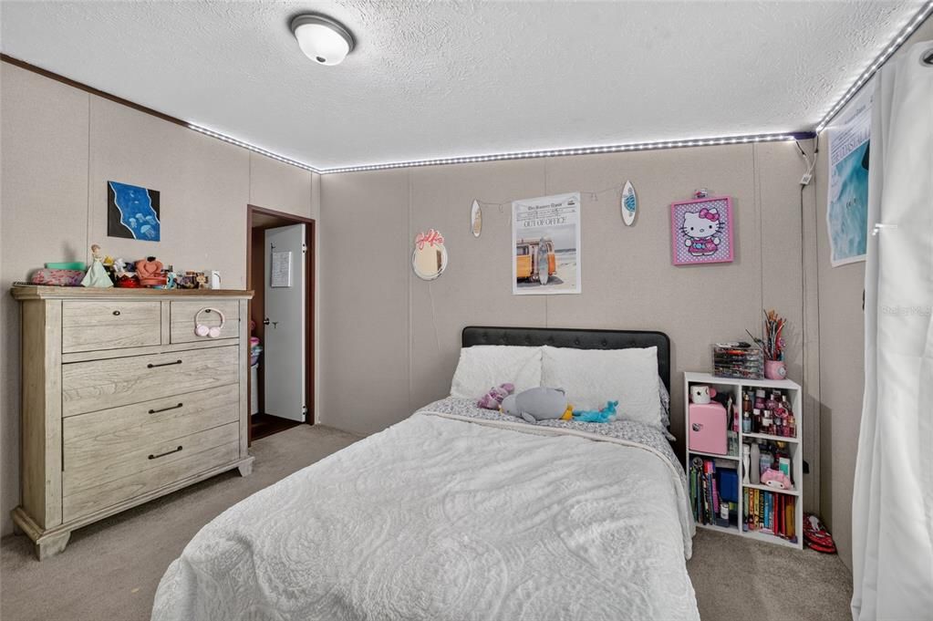 На продажу: $214,900 (4 спален, 2 ванн, 1768 Квадратных фут)