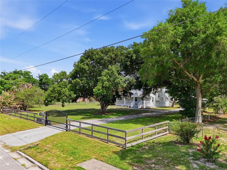 For Sale: $475,000 (4 beds, 2 baths, 3404 Square Feet)