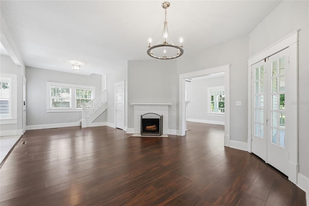For Sale: $475,000 (4 beds, 2 baths, 3404 Square Feet)
