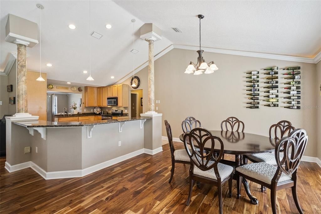 Activo con contrato: $1,099,000 (4 camas, 2 baños, 3104 Pies cuadrados)