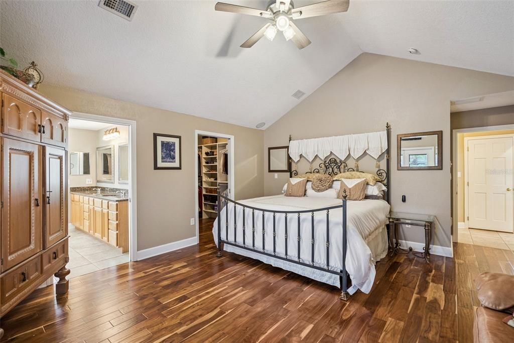 Activo con contrato: $1,099,000 (4 camas, 2 baños, 3104 Pies cuadrados)