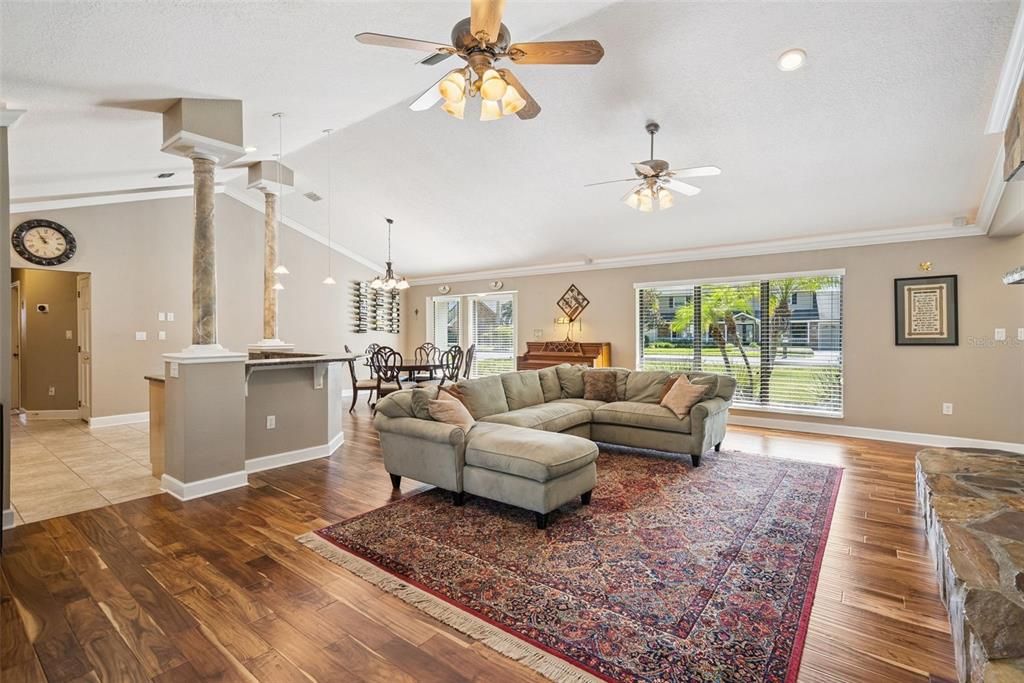 Activo con contrato: $1,099,000 (4 camas, 2 baños, 3104 Pies cuadrados)