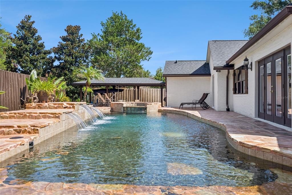 Activo con contrato: $1,099,000 (4 camas, 2 baños, 3104 Pies cuadrados)