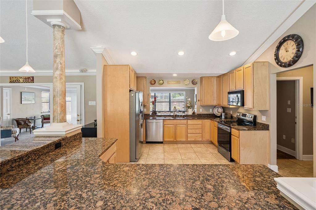 Activo con contrato: $1,099,000 (4 camas, 2 baños, 3104 Pies cuadrados)