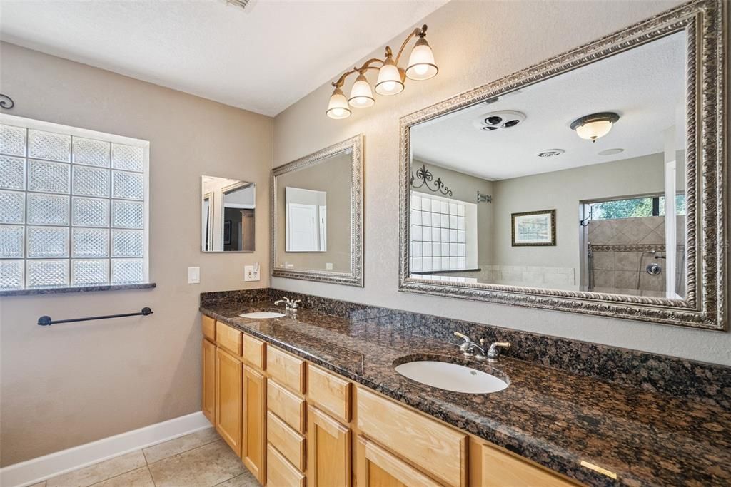 Activo con contrato: $1,099,000 (4 camas, 2 baños, 3104 Pies cuadrados)