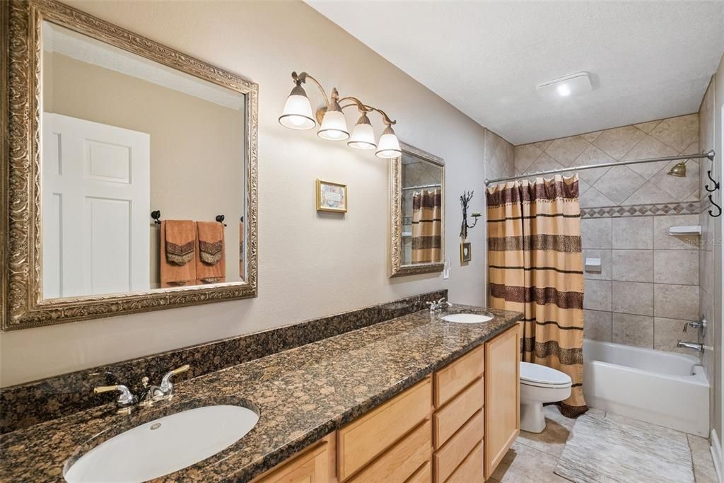 Activo con contrato: $1,099,000 (4 camas, 2 baños, 3104 Pies cuadrados)
