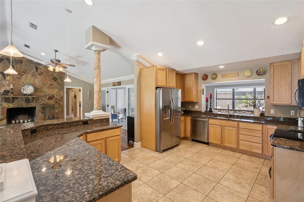 Activo con contrato: $1,099,000 (4 camas, 2 baños, 3104 Pies cuadrados)