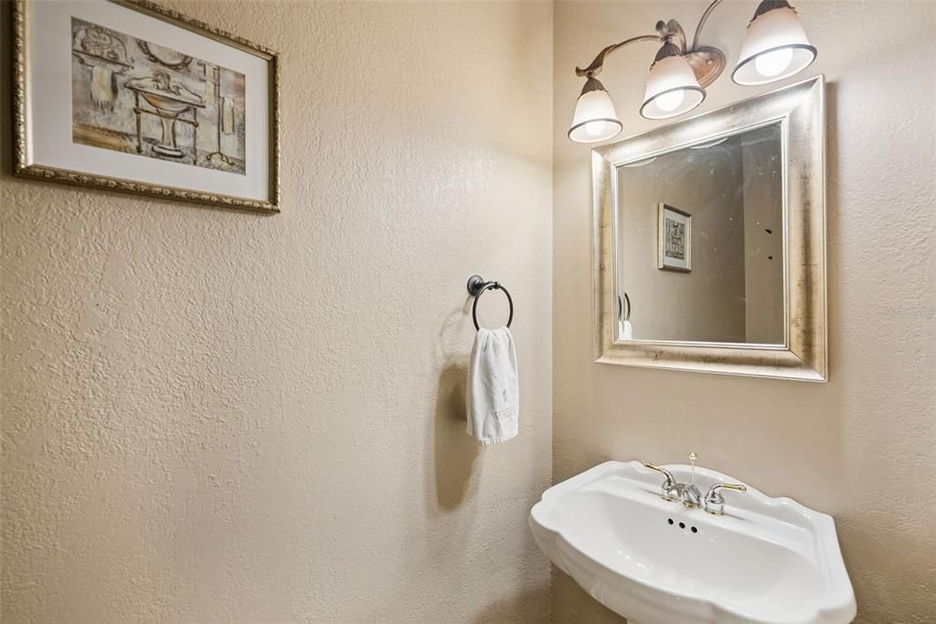 Activo con contrato: $1,099,000 (4 camas, 2 baños, 3104 Pies cuadrados)